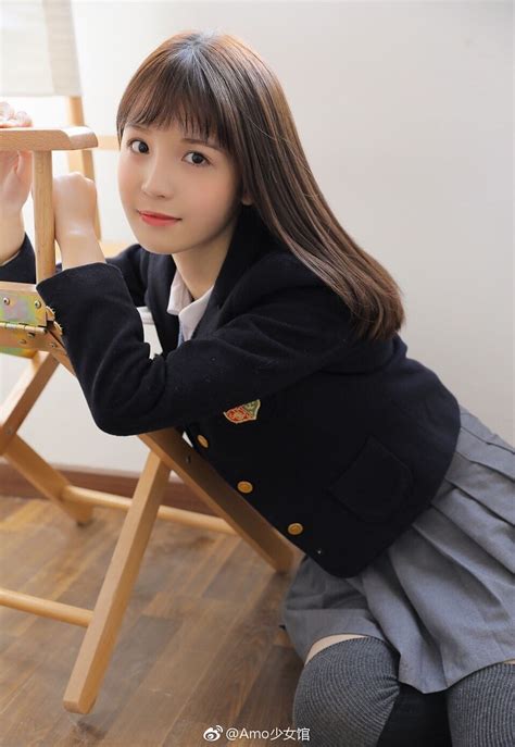 习近平同出席纪念大会的各国嘉宾登上天安门城楼